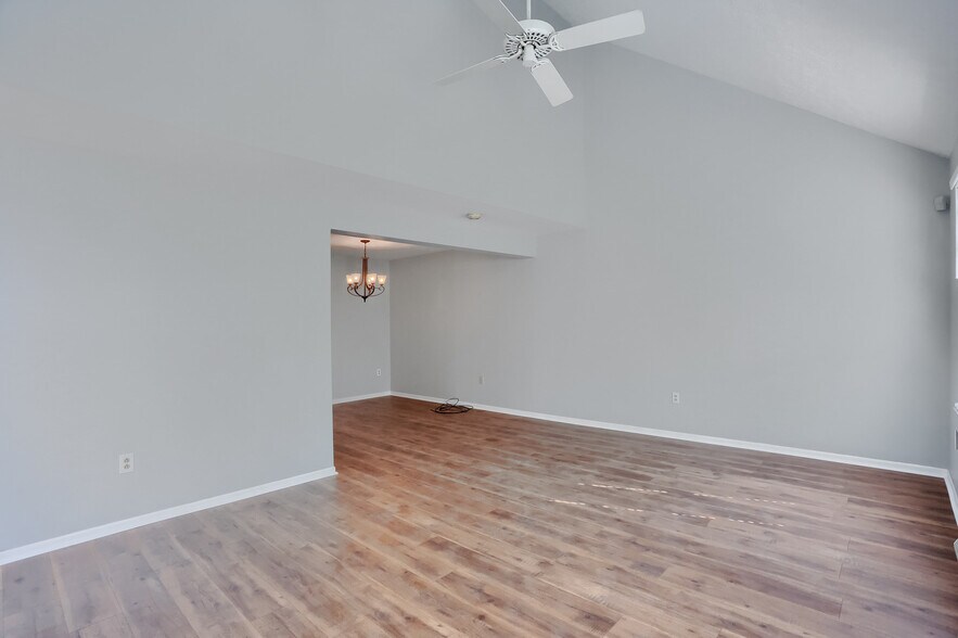 Building Photo - 2624 Hunters Point Dr