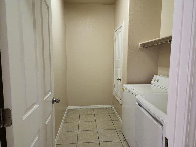 Building Photo - 1735 Avenida Real