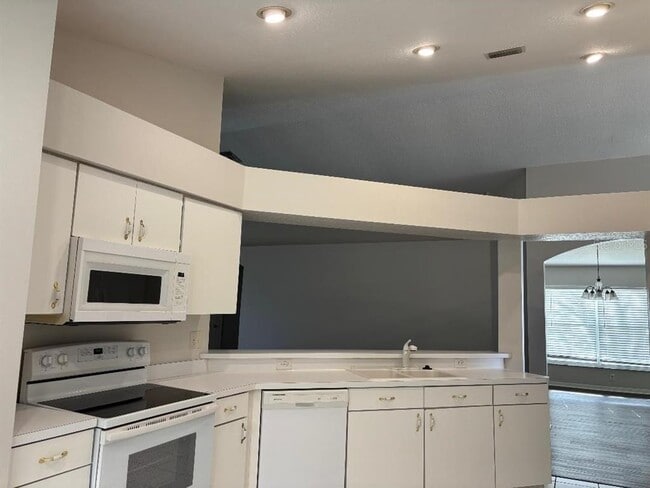 Building Photo - 1932 Grenville Ct