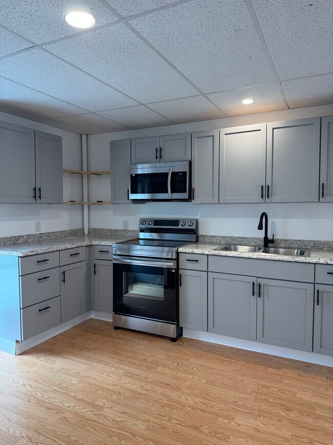 Primary Photo - 1006 Academy St