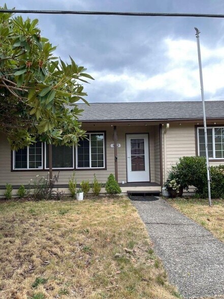 Primary Photo - 572 Orcas Ave NE