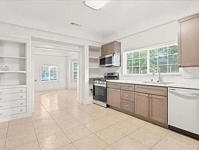 Building Photo - 3123 San Rafael Ct