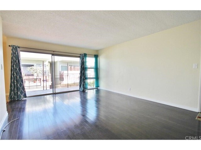 Building Photo - 9070 Huntington Dr