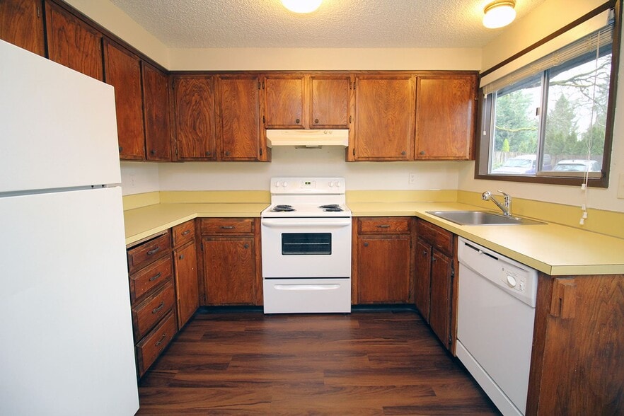 Building Photo - 14620 SE Woodland Way