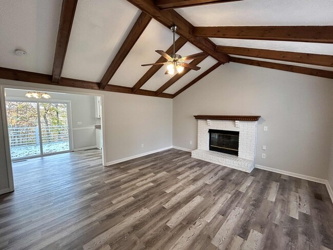 Building Photo - 3 Bed & 2 Bath House in White House | Pet-...