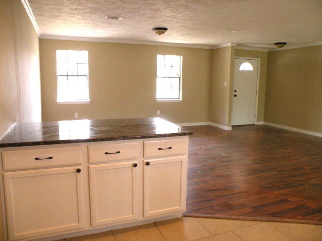 Building Photo - 4443 Shadowood Dr