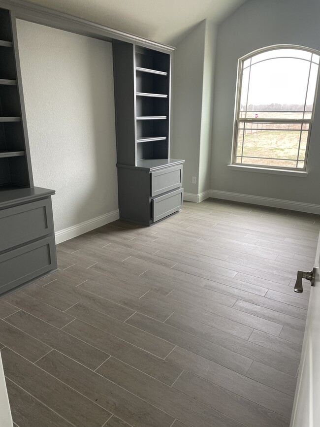 Building Photo - 4402 De Bourgh Ln