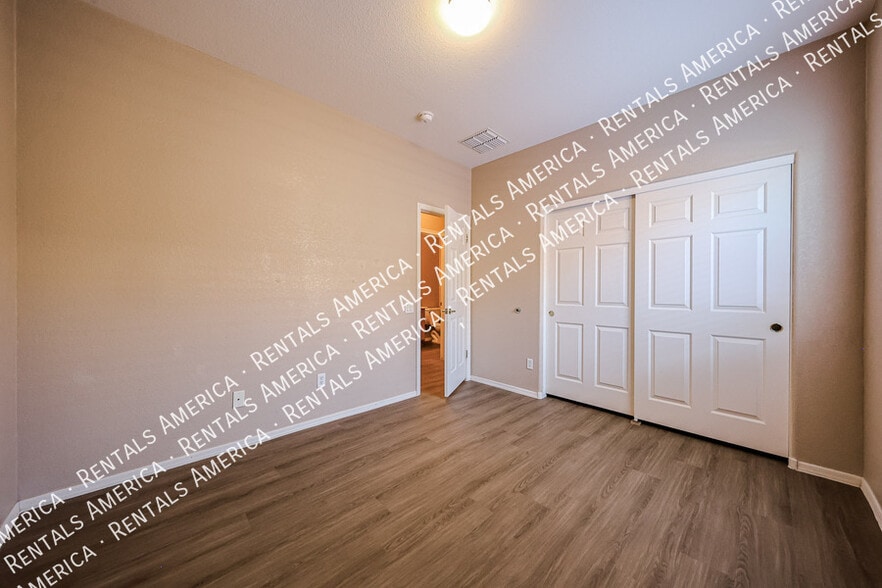 Building Photo - 876 E Riviera Pl