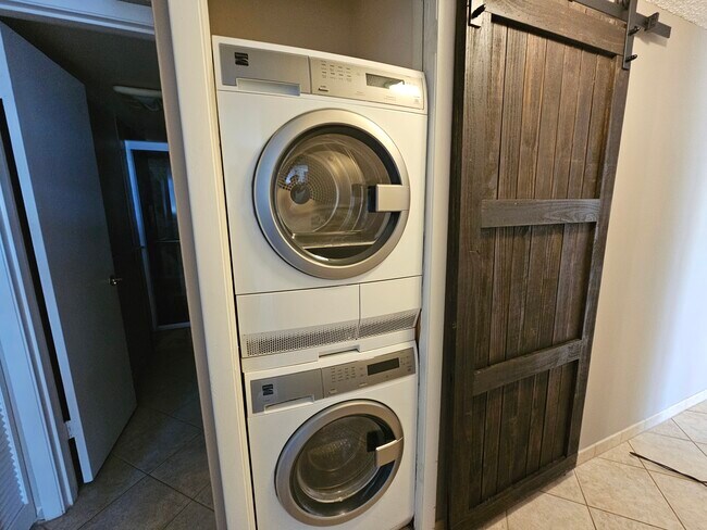 In-Unit Laundry - 2700 N Highway A1A