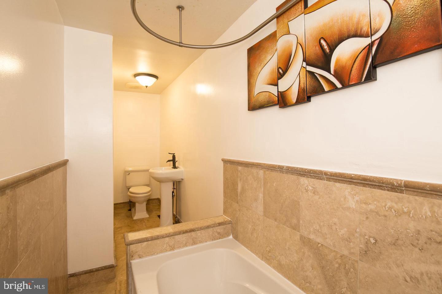 Building Photo - 822 N Ringgold St