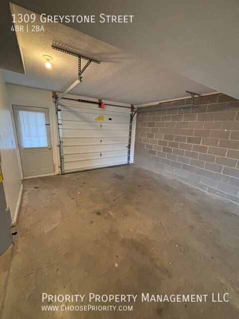 Building Photo - 1309 Greystone St