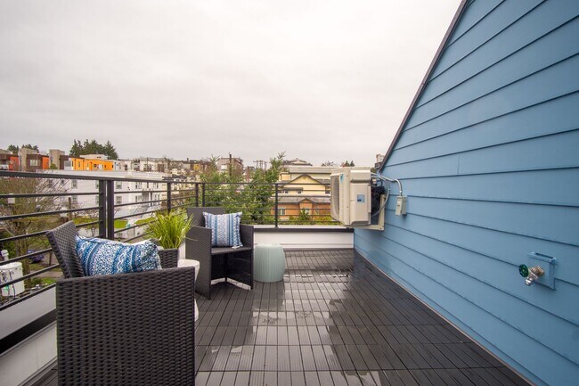 Building Photo - 1413 E Yesler Wy