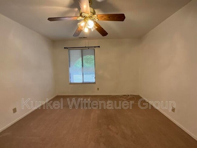 Building Photo - 23 Innsbruck Ln