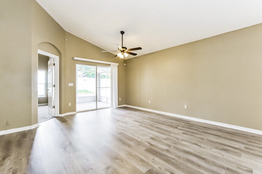Building Photo - 2113 Carpathian Dr