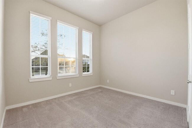 Building Photo - 9515 Willard Dr