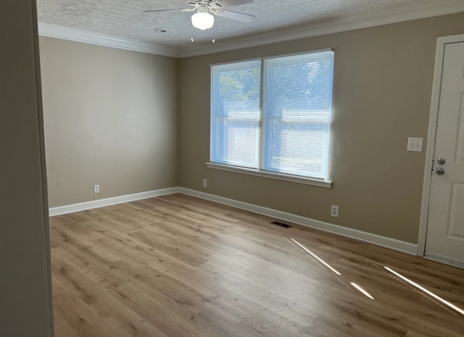 Building Photo - 824 Oak Leaf Dr