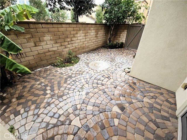 Building Photo - 65 Sacred Path