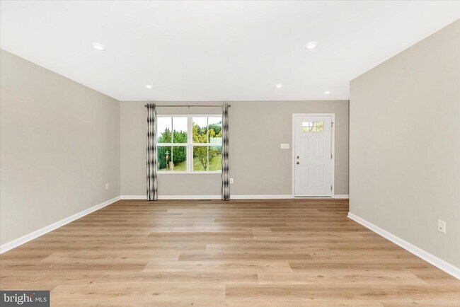 Building Photo - 38 Diopside Dr