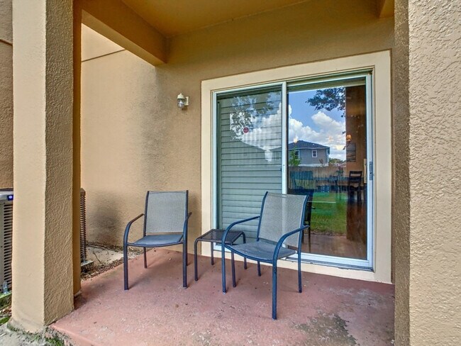 Building Photo - 3010 Calabria Ave
