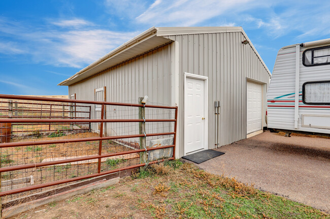 2 stall barn - 251 Dune Dr