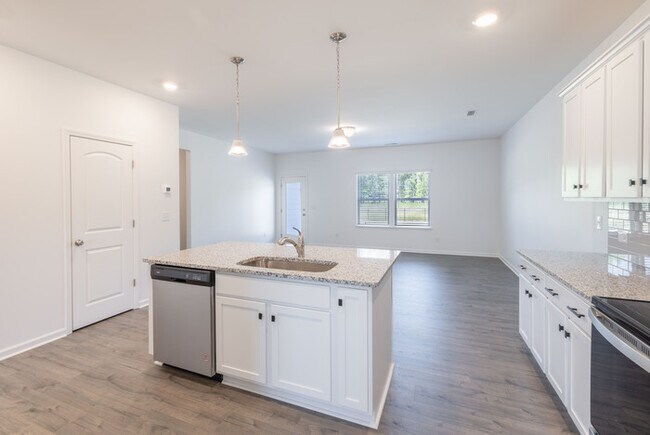 Building Photo - 4 Bedroom Home - Stonebridge Fairways - AV...