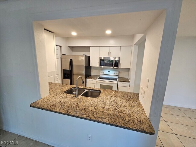 Building Photo - 2885 Winkler Ave