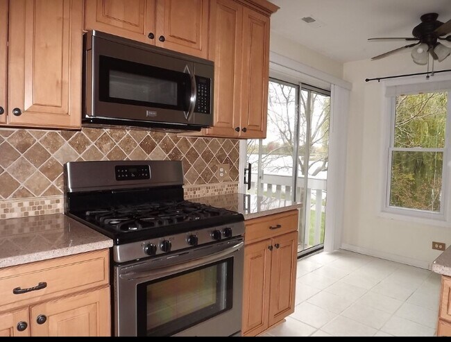 Building Photo - 185 Hemingway Ct
