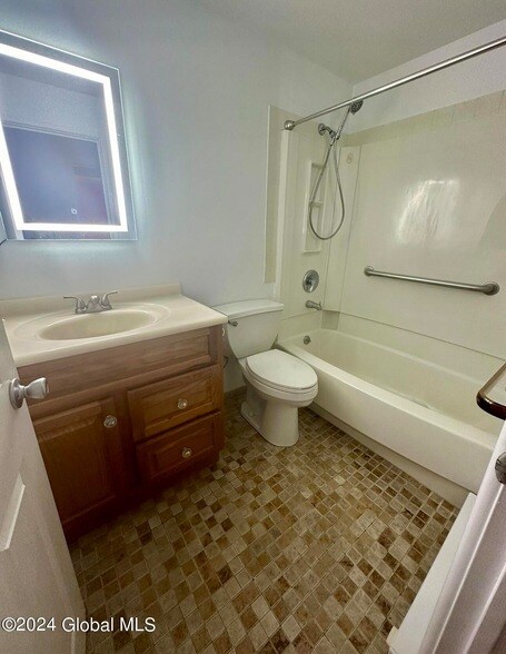 Building Photo - 9 Donna Lynn Dr