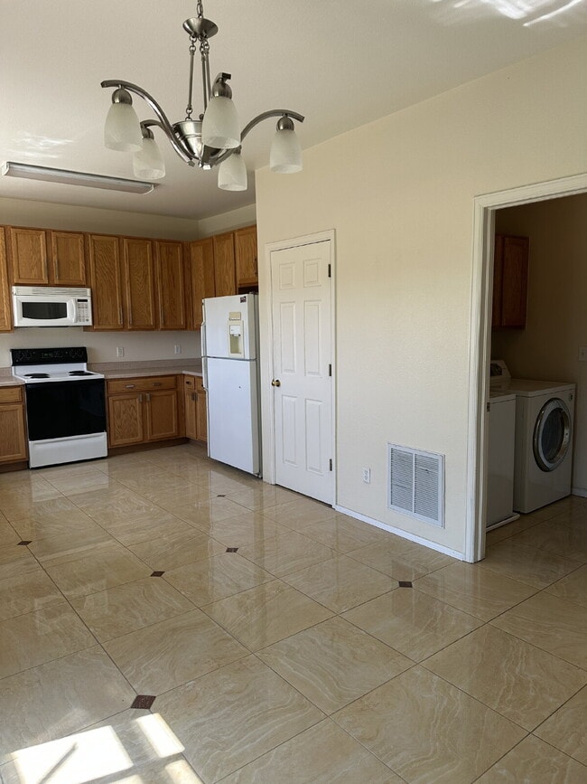 Building Photo - 3870 S Himalaya Way