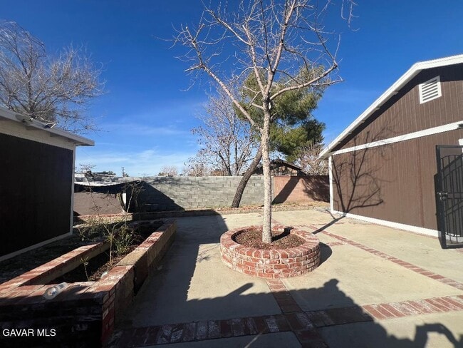 Building Photo - 43119 7th St E