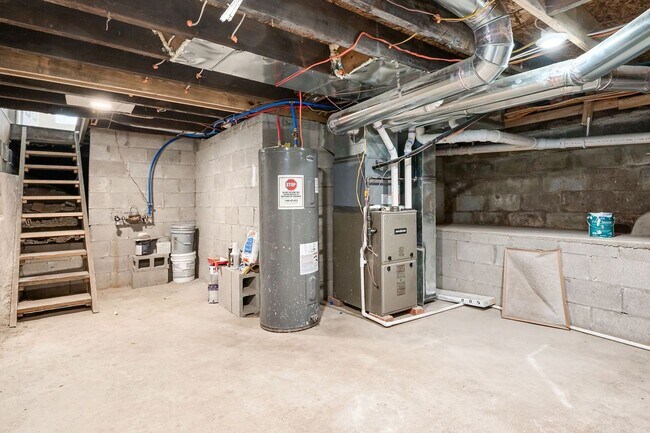 Building Photo - MOVE-IN SPECIAL: $500 OFF DEPOSIT! Stunnin...