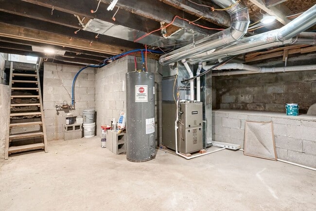 Building Photo - Stunning Renovation on the Near East Side!