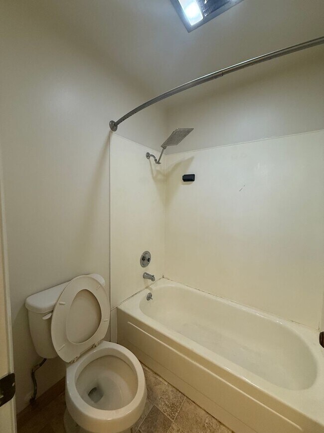 Building Photo - 1 bed 1 bath available in the Arden area of Sacramento!