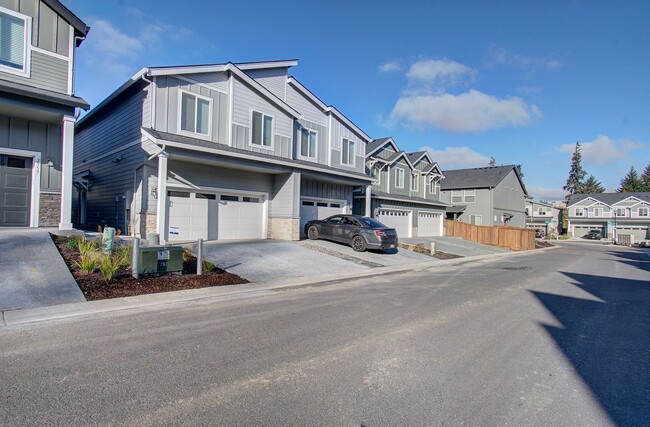 Building Photo - Immaculate Ridgefield Townhome