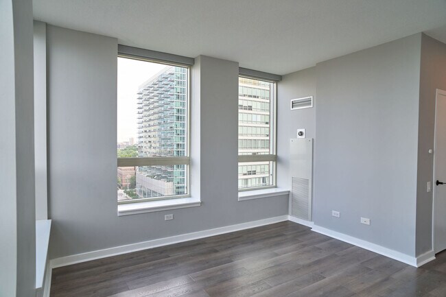 Building Photo - 600 N Kingsbury St