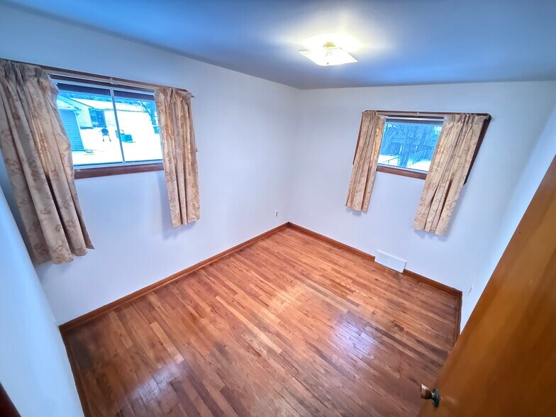 Building Photo - 4820 Green Rd