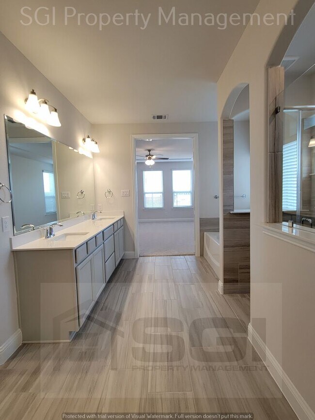 Building Photo - Incredible Brand New 6 Bedroom!!