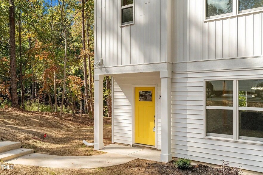 Building Photo - 782 Jasmine Rd