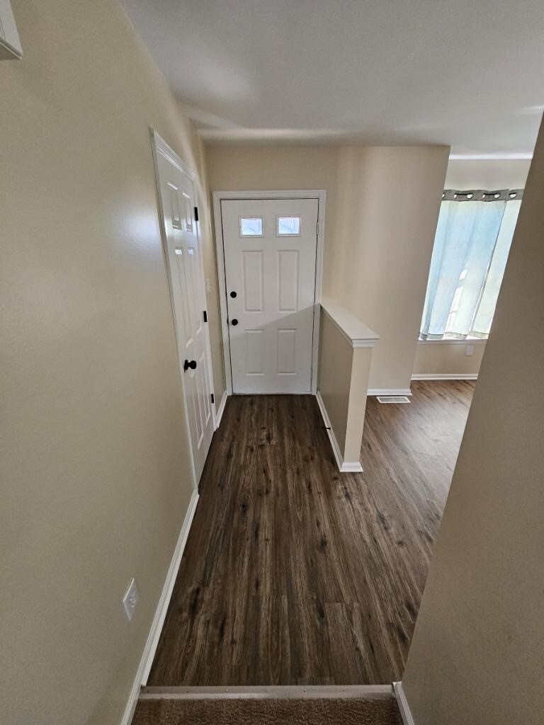 Building Photo - 666 Walnut Tree Dr