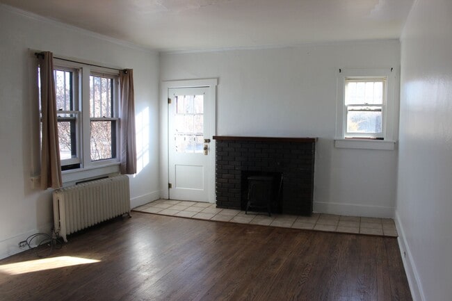 Building Photo - LARGE 3 bedroom in Old Broadmoor