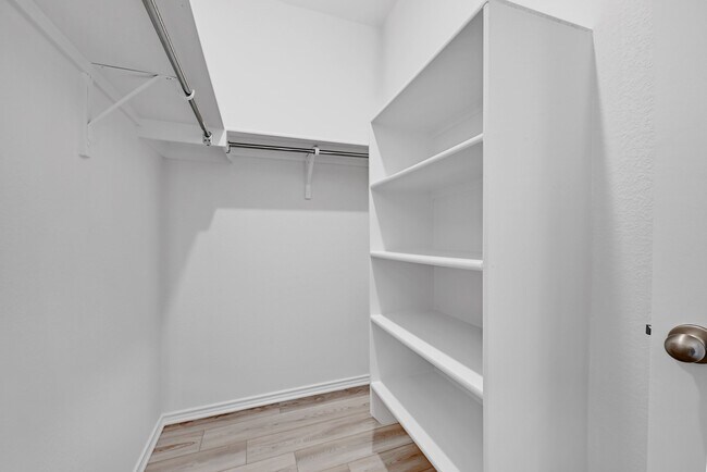 Building Photo - 216 Skipping Stone Run