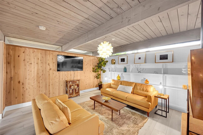 Building Photo - 234 Pine Ave