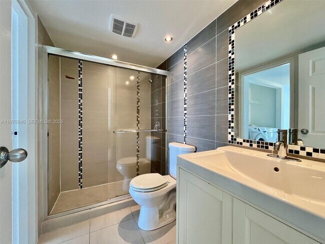 Building Photo - 7601 E Treasure Dr