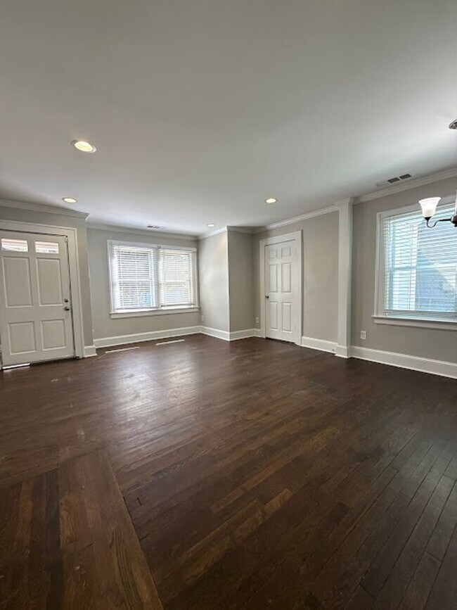 Building Photo - 4 Bed 2 Bath in Atlanta!