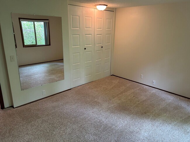 Building Photo - Luxury Hillside Retreat with City Views – 3 Bed / 3 Bath + Loft on Expansive Double Lot