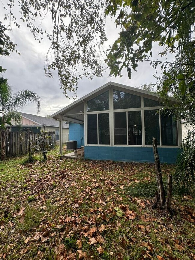 Building Photo - 3/2 Lovely Home East Orlando for rent! Isl...