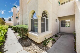 Building Photo - Downstairs 2 bedroom condo in Green Valley
