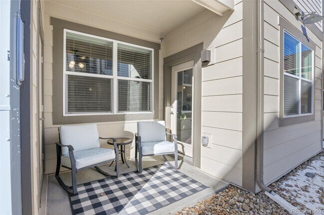 Building Photo - Like new gorgeous ground level Condo with Detached Garage and open floor plan.