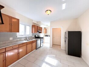 Building Photo - 59 Judson St
