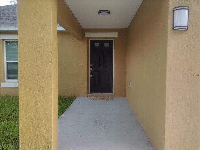 Building Photo - 1562 Schaub Ave